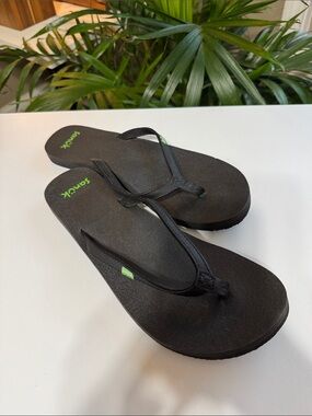 Sanuk Black Flip Flop Sandals with Green Logo Accent
